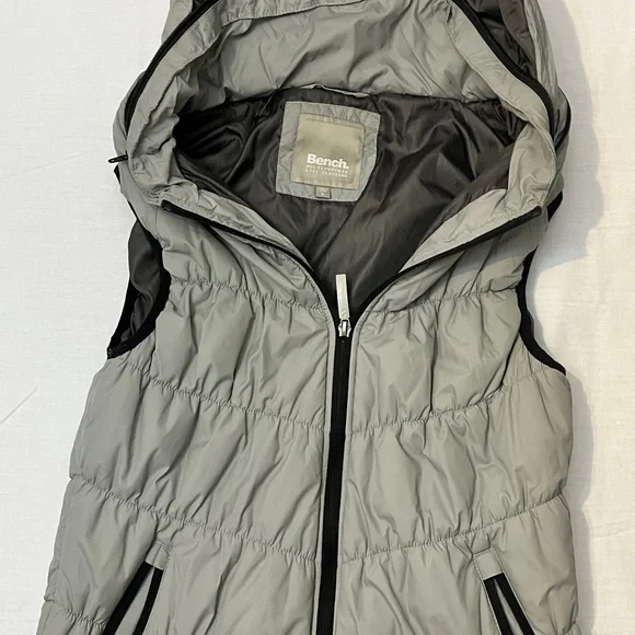 NWOT Bench Womens Gray Puffer Vest Size L Hidden Hood Winter Warm Cabincore - Picture 2 of 6